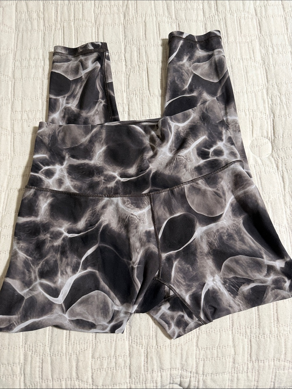 Calila High-Waist Patterned Leggings or gym ingest- Black/Gray
